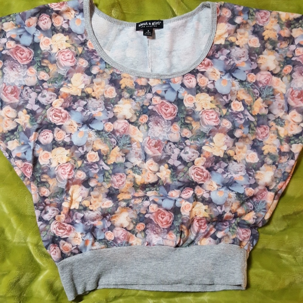 5/$25! Floral 3/4 dolmen sleeve sweatshirt